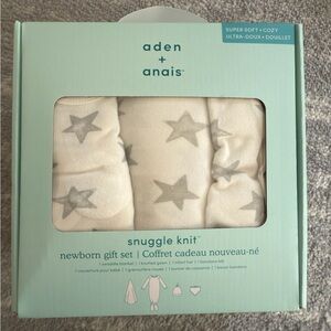 aden + anais Snuggle Knit Newborn Set with Gray Stars